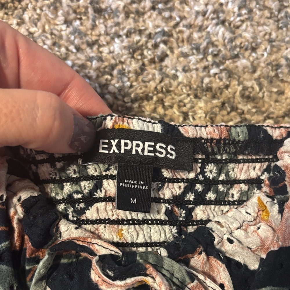 LIKE NEW! Express floral bodysuit! - Picture 3 of 7